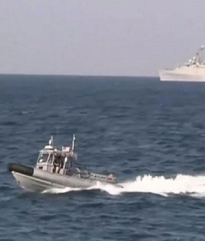 إيران تطلق مناورات “‌التحكم ‌الذكي” في مضيق هرمز