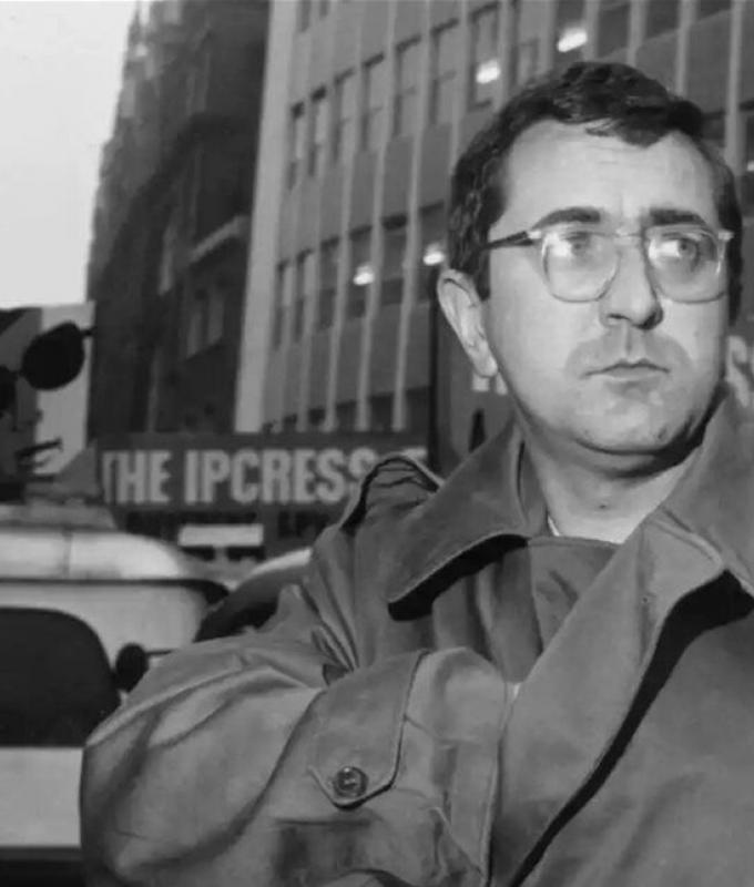 رحيل "عرّاب" روايات التجسس.. لين ديتون يغادر عالمنا تاركاً إرثاً من الغموض