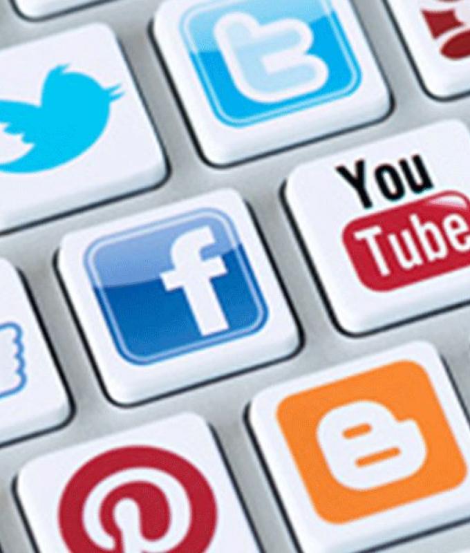 مواقع التواصل تؤجج الفتنة والأرض أوعى من حملات الجنون