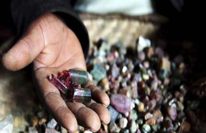 العثور على حجر كريم يشبه “القلب البنفسجي” في أوروغواي