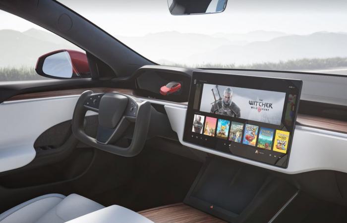 Model S تنتقل تلقائيًا بين الوقوف والرجوع والقيادة