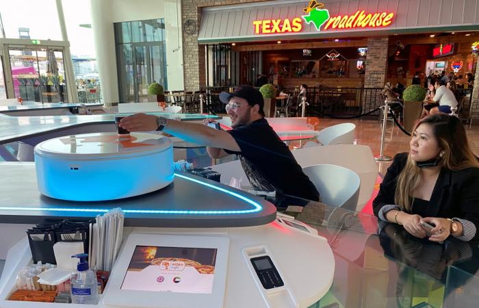 RoboCafe في دبي .. مقهى مثالي في ظل الوباء
