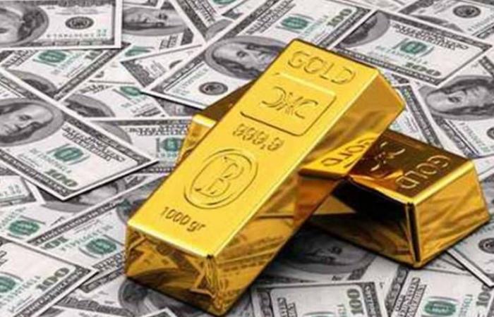 الذهب ينزل بفعل تعافي الدولار