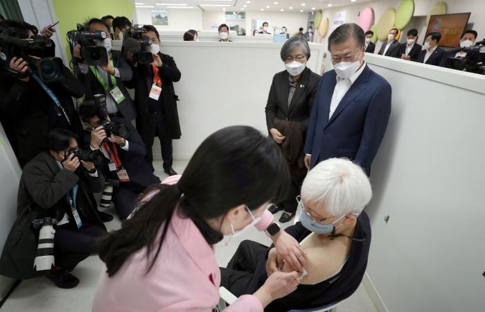 هذا مصير الجرعات المتبقية بقوارير اللقاح بعد استخدامها بكوريا