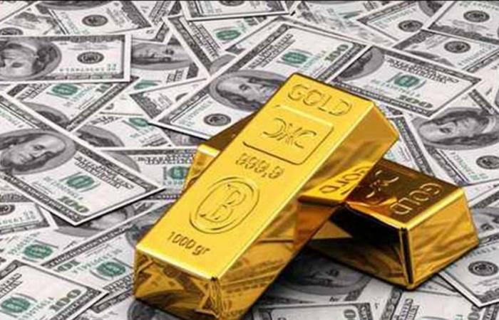 الذهب يتعافى ويرتفع 1% بفعل ضعف الدولار