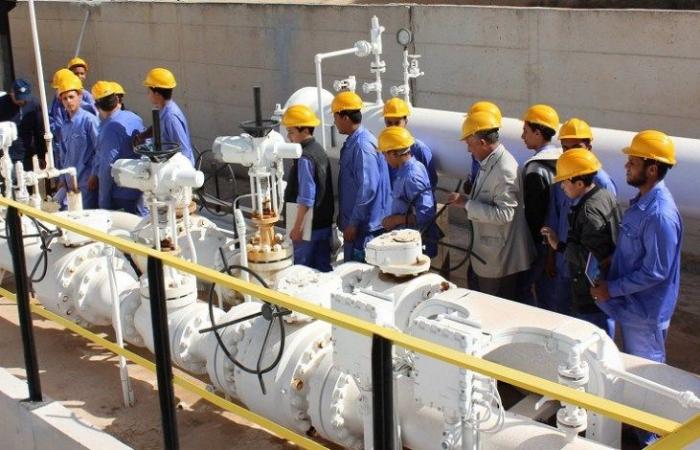 عمال النفط في ليبيا : خفض الإنتاج لحين زيادة الرواتب