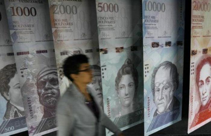 فنزويلا.. ورقة نقدية بستة أصفار قيمتها أقل من دولار