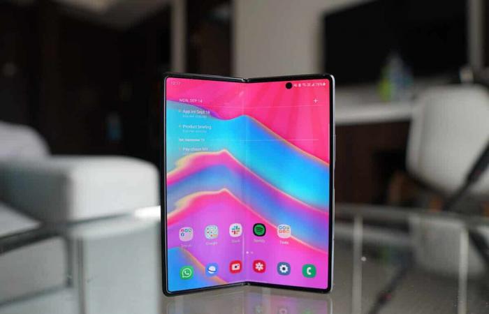 Galaxy Z Fold 3 يأتي بحجم أصغر من Galaxy Z Fold 2