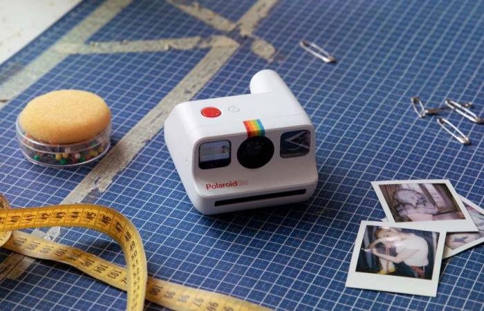 Polaroid Go .. الكاميرا الفورية التناظرية الأصغر حتى الآن