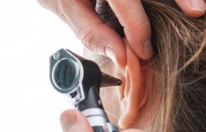 "كورونا" يتسبب في فقدان السمع وطنين الأذن