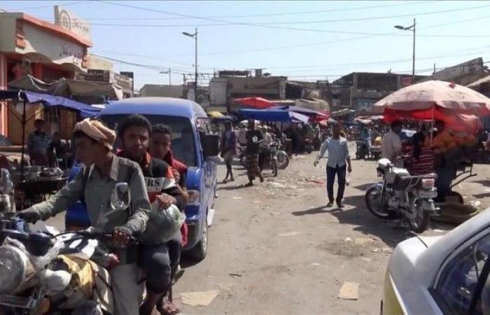 الحوثيون يرفعون أسعار البنزين بمناطقهم