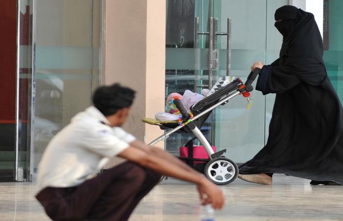 السعودية : تحقيق بحادثة تحرش في مركز تجاري – فيديو