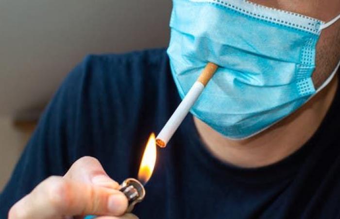 المدخن أكثر عرضة للإصابة والمعاناة من كورونا.. الصحة العالمية تحذر