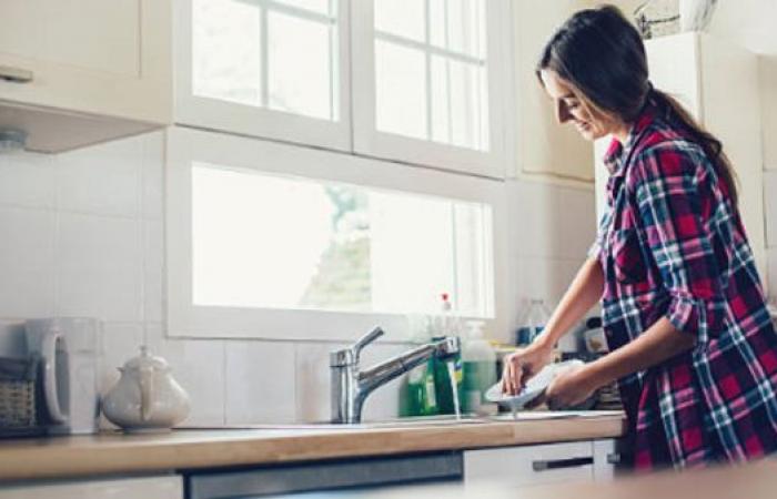 هل تعلم.. الطهي والتنظيف وأعمال منزلية أخرى قد تقيك من مرض "ألزهايمر"