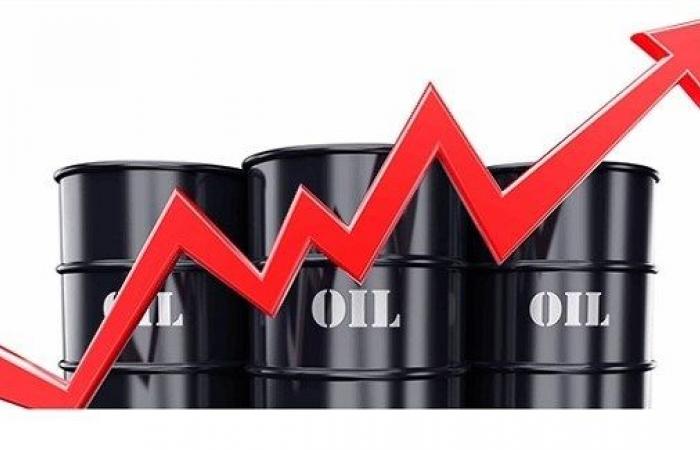 النفط قرب أعلى مستوى في شهر