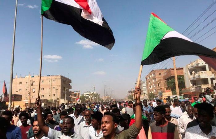 تظاهرات السودان “لن توصل البلاد إلى حل سياسي”