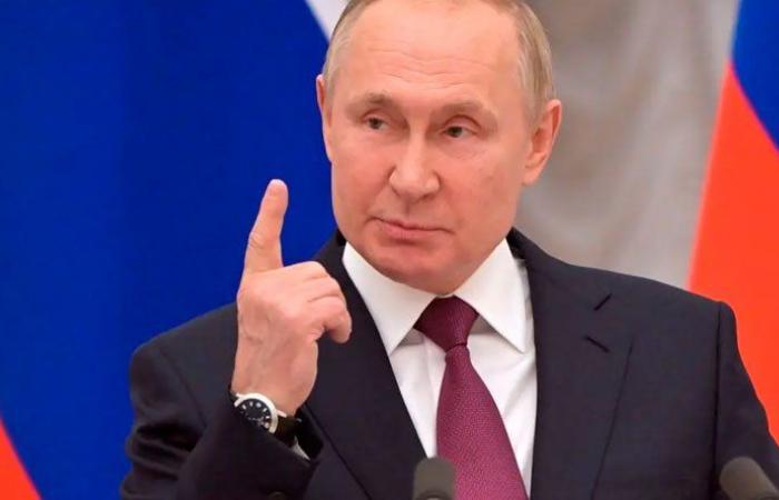 بوتين يستعرض “إنجازاته” في شبه جزيرة القرم