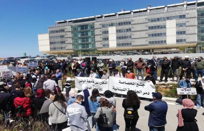 اعتصام حاشد في “اللبنانية” شمالاً: نريد حقوقنا