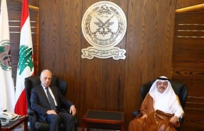 وزير الدفاع عرض مع السفير القطري العلاقات بين البلدين