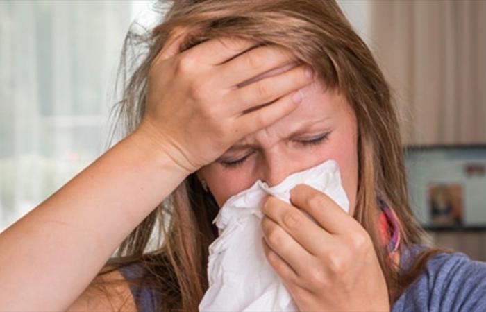 للمصابين... كيف تفرقون بين أعراض 'كورونا' و'الإنفلونزا'؟