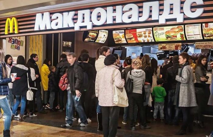 روسيا : مطاعم ماكدونالدز تتحول إلى فكوسنو إي توتشكا