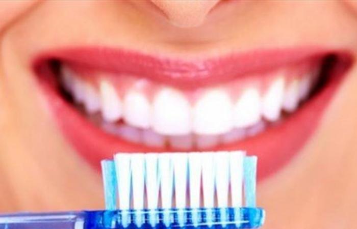 تنظيف الأسنان في وقت معيّن من اليوم عامل 'مهمّ' لطول العمر