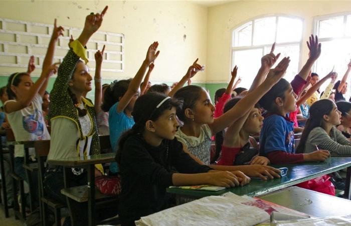 السوري برا برا" .. شعار طلاب احدى الثانويات في لبنان