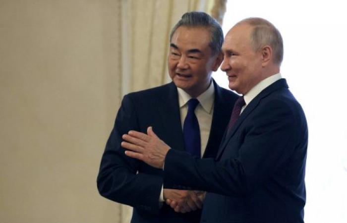 بوتين ينسّق "سياسة روسيا الدفاعية" مع بكين