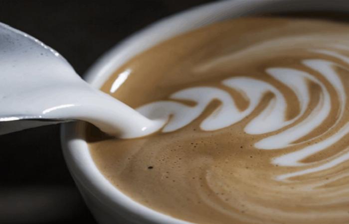 هل يقلل استهلاك القهوة والشاي من فوائد الماء الوقائية؟