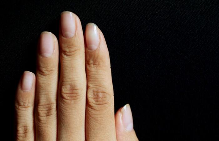 علامات الشيخوخة.. كيف تكشف أظافرك عن عمرك البيولوجي؟