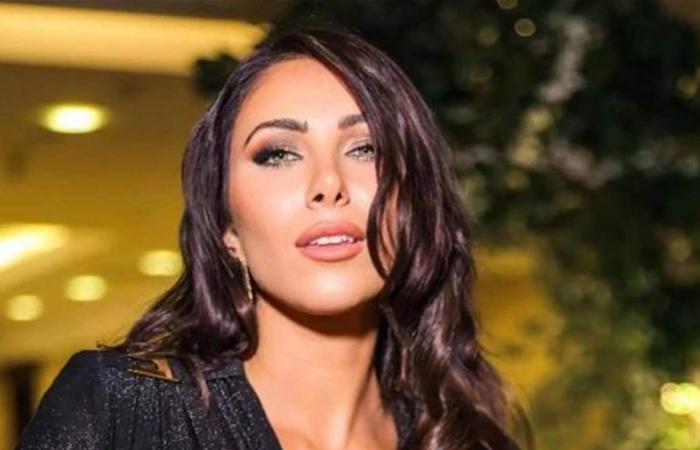 أطلت بفستان من الريش... دانييلا رحمة تتألق بالأسود بعد شائعات حملها (صورة)