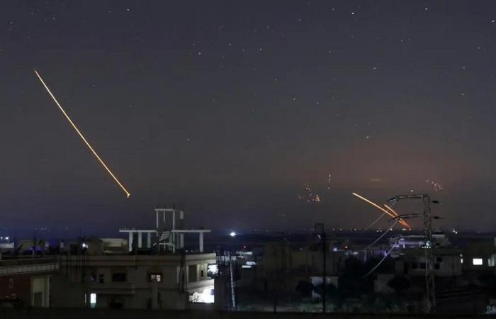 غارتان إسرائيليتان على مواقع عسكرية بريف دمشق