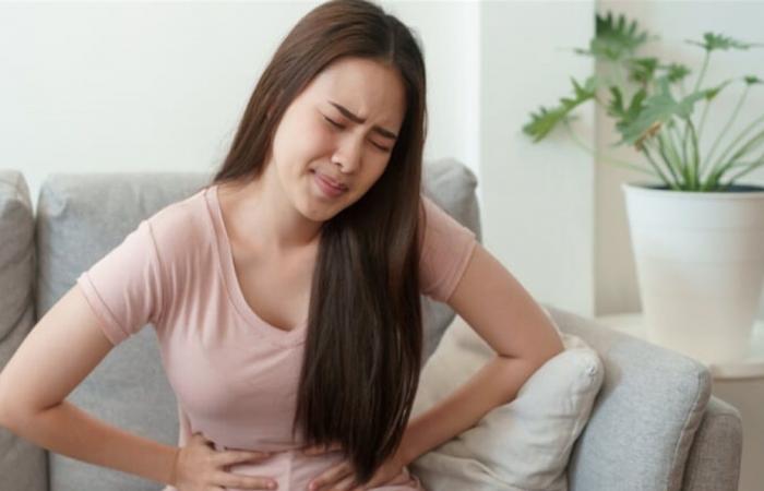 أطعمة ومشروبات تفاقم آلام بطانة الرحم.. تجنبها لتخفيف الآلام!