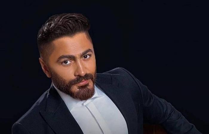 كارثة أدت لإصابة العشرات في حفل تامر حسني.. هذا ما سقط على الجمهور! (صور)