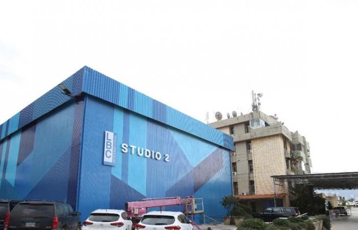 بعد 7 سنوات.. مذيعة أخبار الـ LBCI توّدع المشاهدين بكلمات مؤثرة (فيديو)