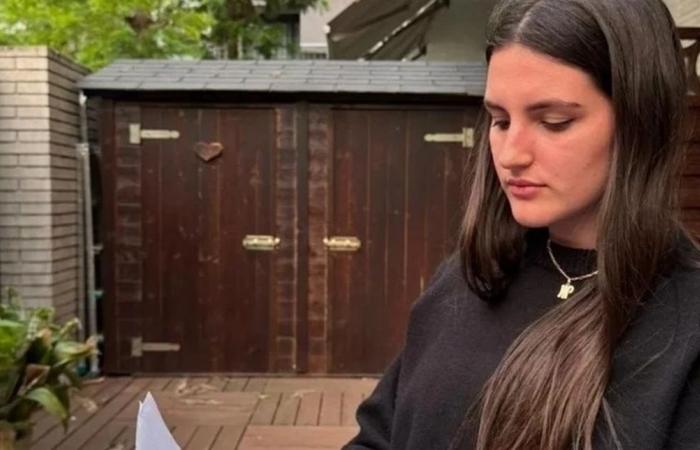 السلطات تلاحقها... اكتشفت زواجها من رجل لم تره بعد سرقة محفظتها