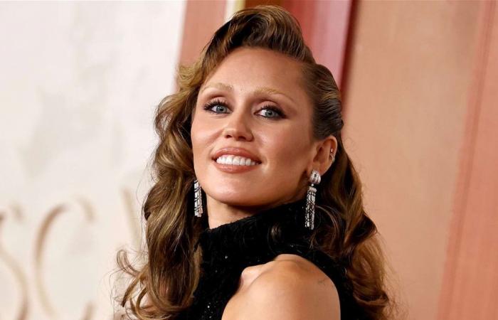 مايلي سايرس تثير الجدل بتصريحاتها الجريئة عن المخدرات