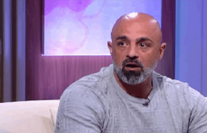 فنان لبنانيّ يعتذر من إبنه مباشرة على الهواء: "سامحني حقك عليي"