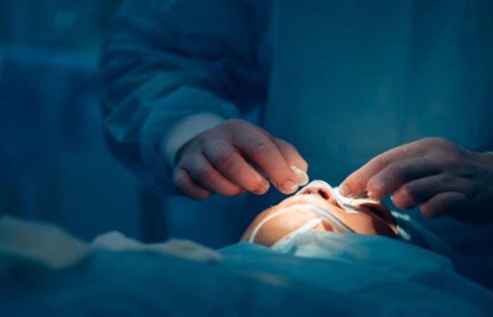 فنانة شهيرة تنوي الخضوع لجراحة تجميلية في الوجه: "عاوزة يبقى شكلي حلو"