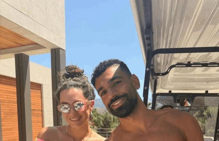 برفقة ممثلة شهيرة... لقطة لمحمد صلاح في تركيا تثير الجدل (صور)