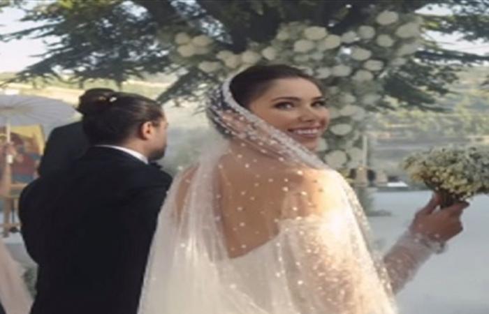 فيديو جديد من حفل زفافهما... دانييلا رحمة وناصيف زيتون يحتفلان بذكرى زواجهما الأولى