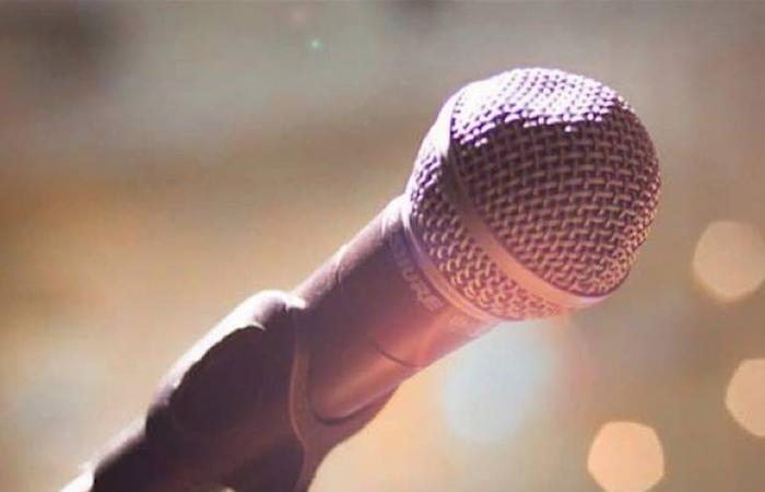 بعد انفصالها عن حبيبها.. نجمة شهيرة تبكي على المسرح (فيديو)