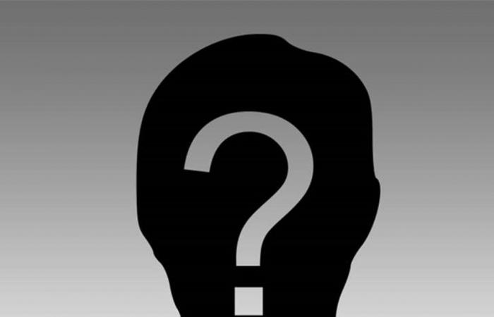 بعد غنائه على المسرح بالعكّاز.. هذا ما كشفه الفنان الشهير (فيديو)