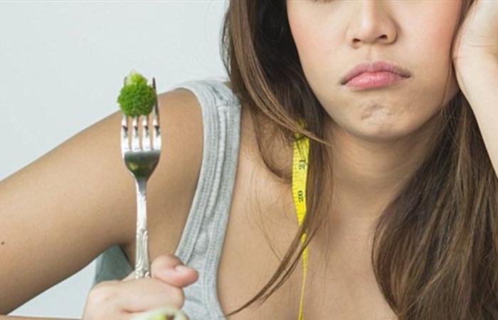 صدمة للباحثين عن الرشاقة... نظامكم الغذائي قد يعرضكم للاكتئاب!