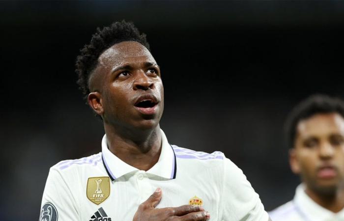 قضية التعاقد مع فينيسيوس.. اتحاد جدة يحسم الأمر