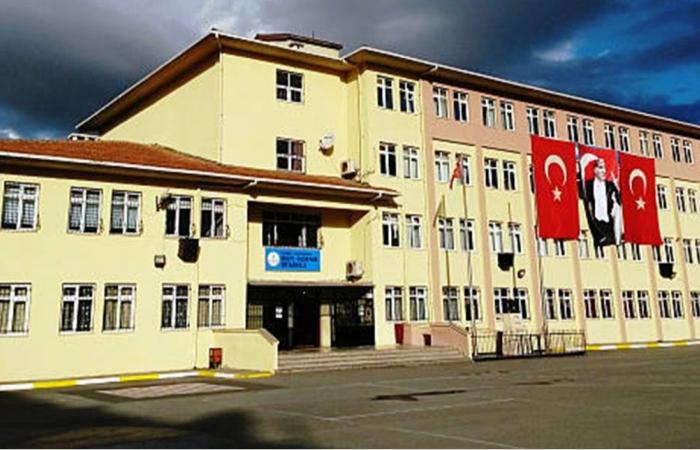 مدير مدرسة يدفع طالبًا مصابًا بالتوحد من السلالم.. وفيديو يوثّق الحادثة!