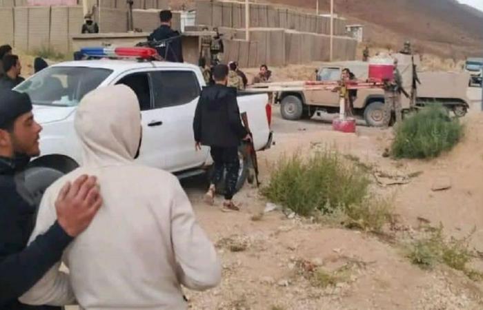 إعتصام أمام مركز للجيش.. والأمن السوري يتدخل