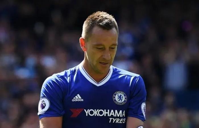 قائد "تشيلسي" السابق: إفتقار الفريق للخبرة قد يكلفه آماله في الفوز بلقب الدوريّ