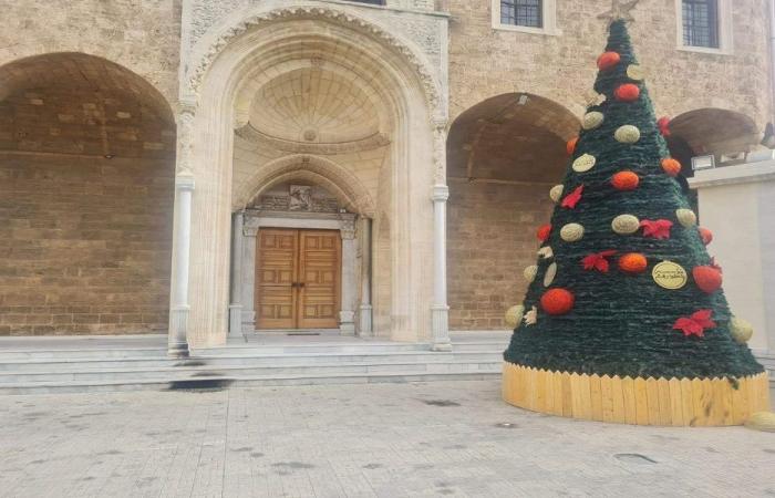 محاولة إحراق شجرة الميلاد في طرابلس!