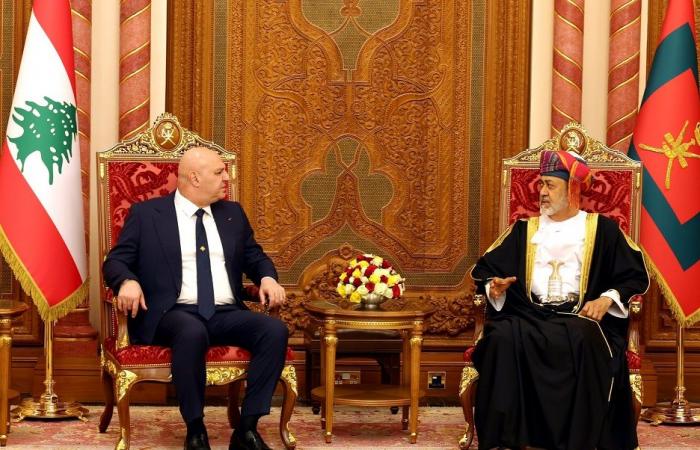 السلطان هيثم يقيم مأدبة عشاء على شرف الرئيس عون